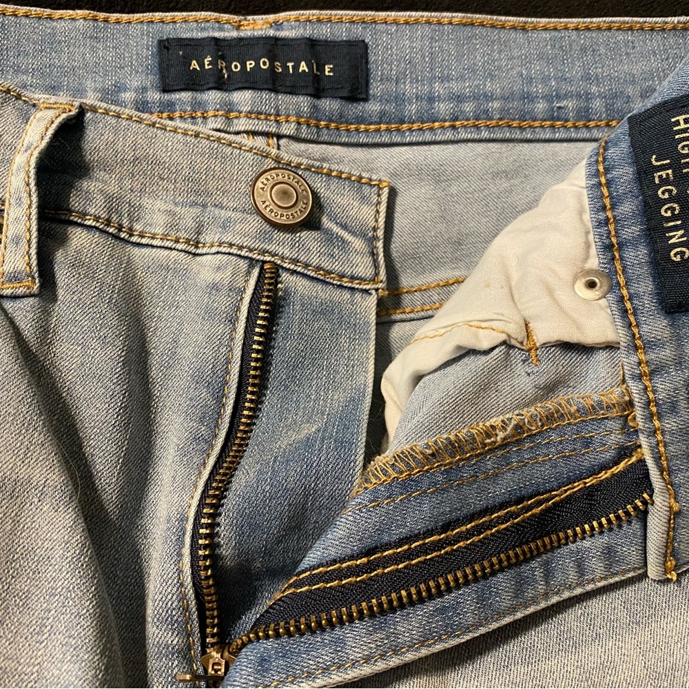 Aeropostale distressed jeans. Size 10 - Picture 3 of 6